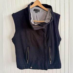 Forever 21 Black Zipper Vest Size Large